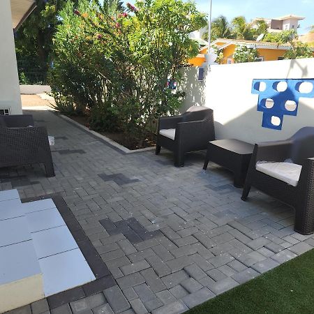 The Lush Apartment Willemstad Bagian luar foto