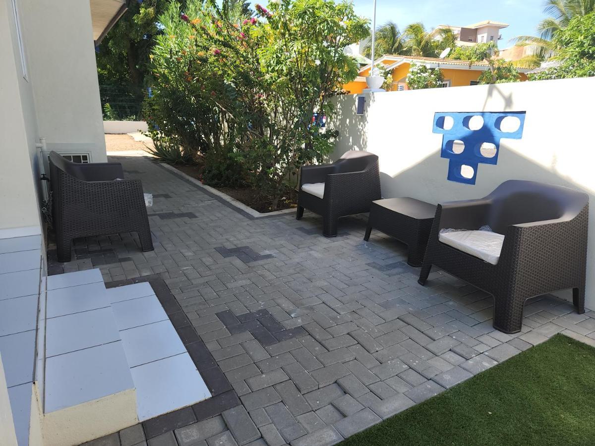 The Lush Apartment Willemstad Bagian luar foto
