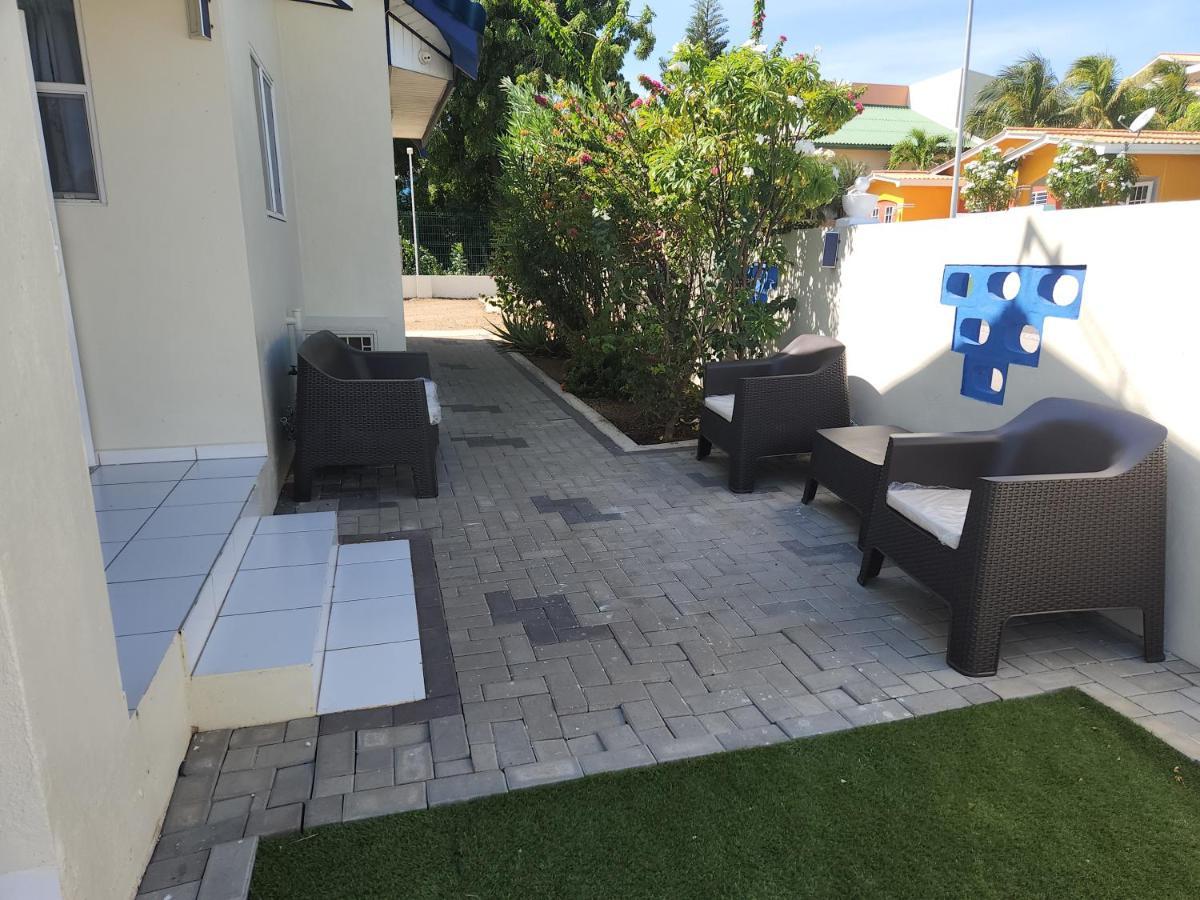 The Lush Apartment Willemstad Bagian luar foto