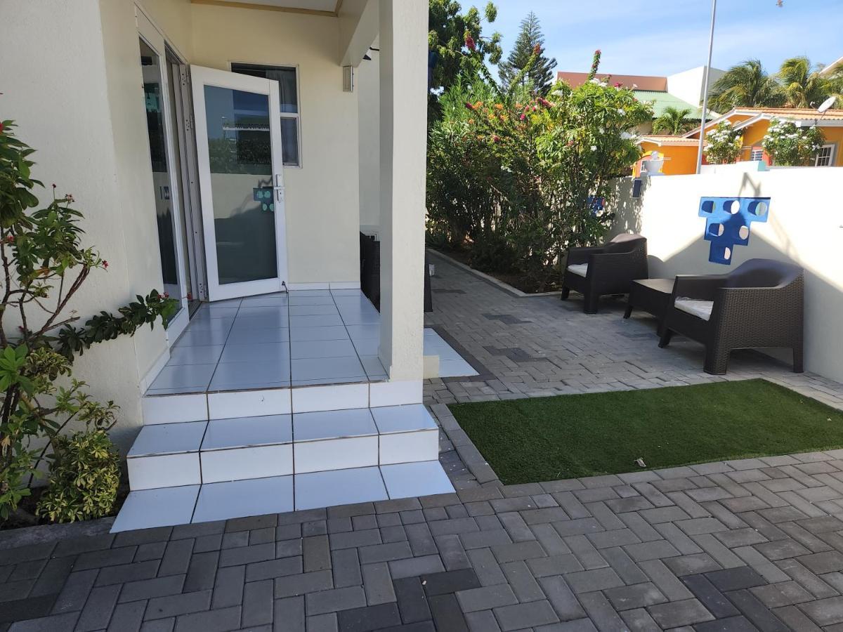 The Lush Apartment Willemstad Bagian luar foto