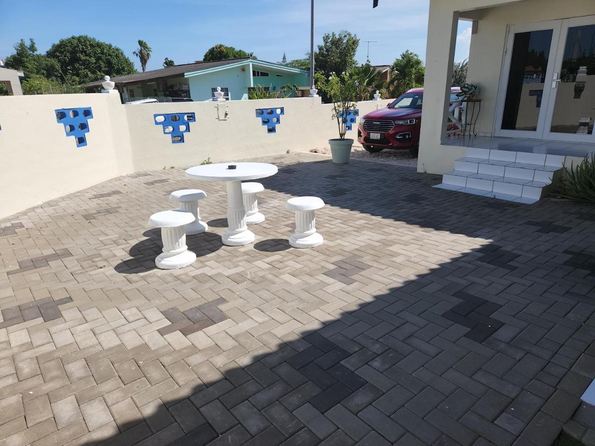 The Lush Apartment Willemstad Bagian luar foto