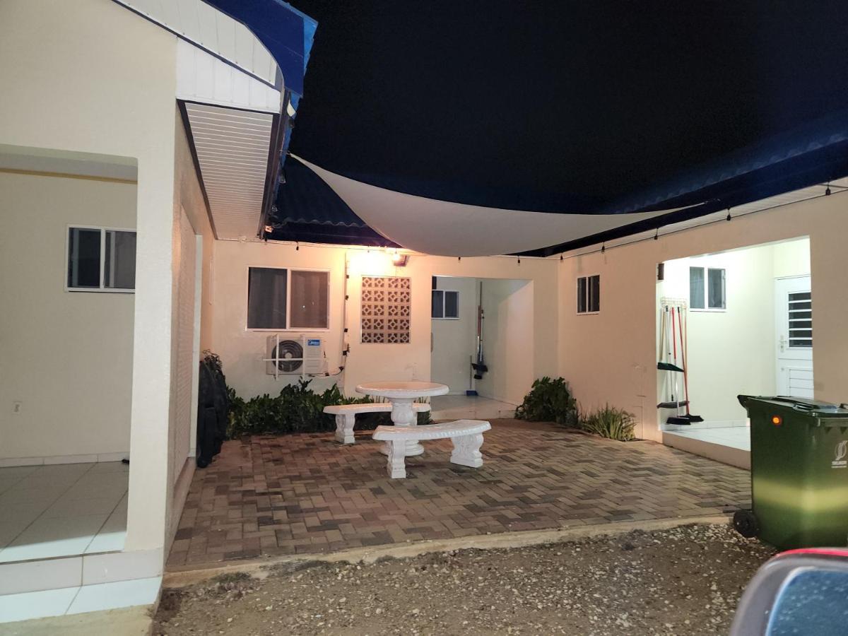 The Lush Apartment Willemstad Bagian luar foto