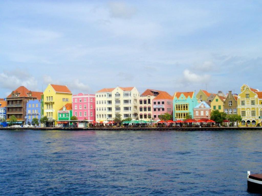 The Lush Apartment Willemstad Bagian luar foto