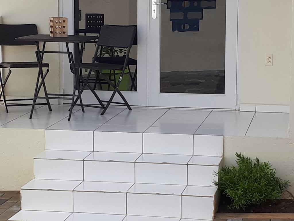 The Lush Apartment Willemstad Bagian luar foto